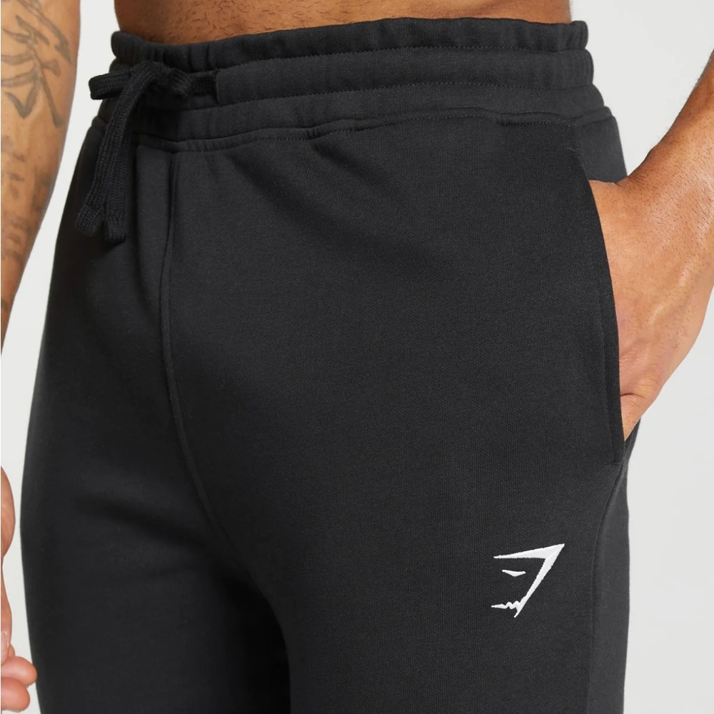 GYMSHARK Men’s Crest Joggers - Black